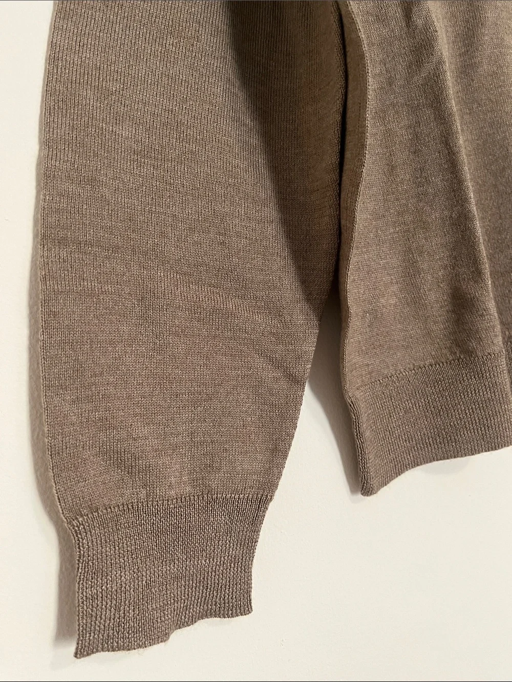 Club Room Merino Wool Blend Tan V-Neck Sweater Medium NWT